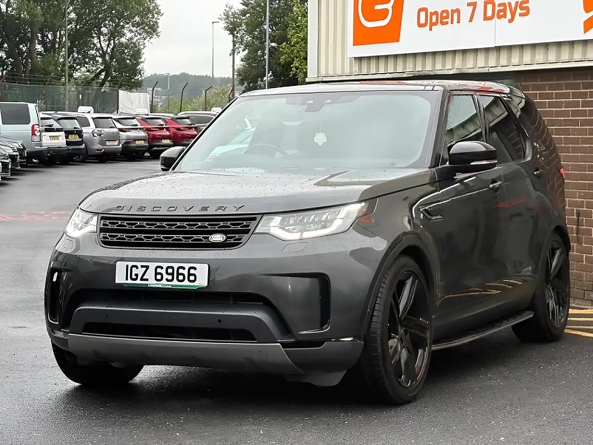 Used 2018 Land Rover Discovery Hse Corris Grey - Interior and Exterior details 4