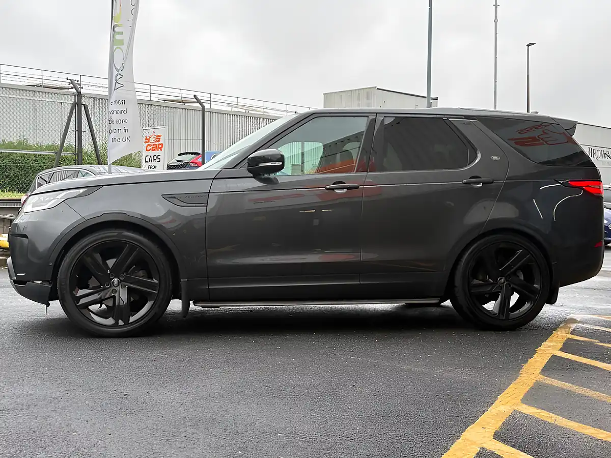 Used 2018 Land Rover Discovery Hse Corris Grey - Interior and Exterior details 6