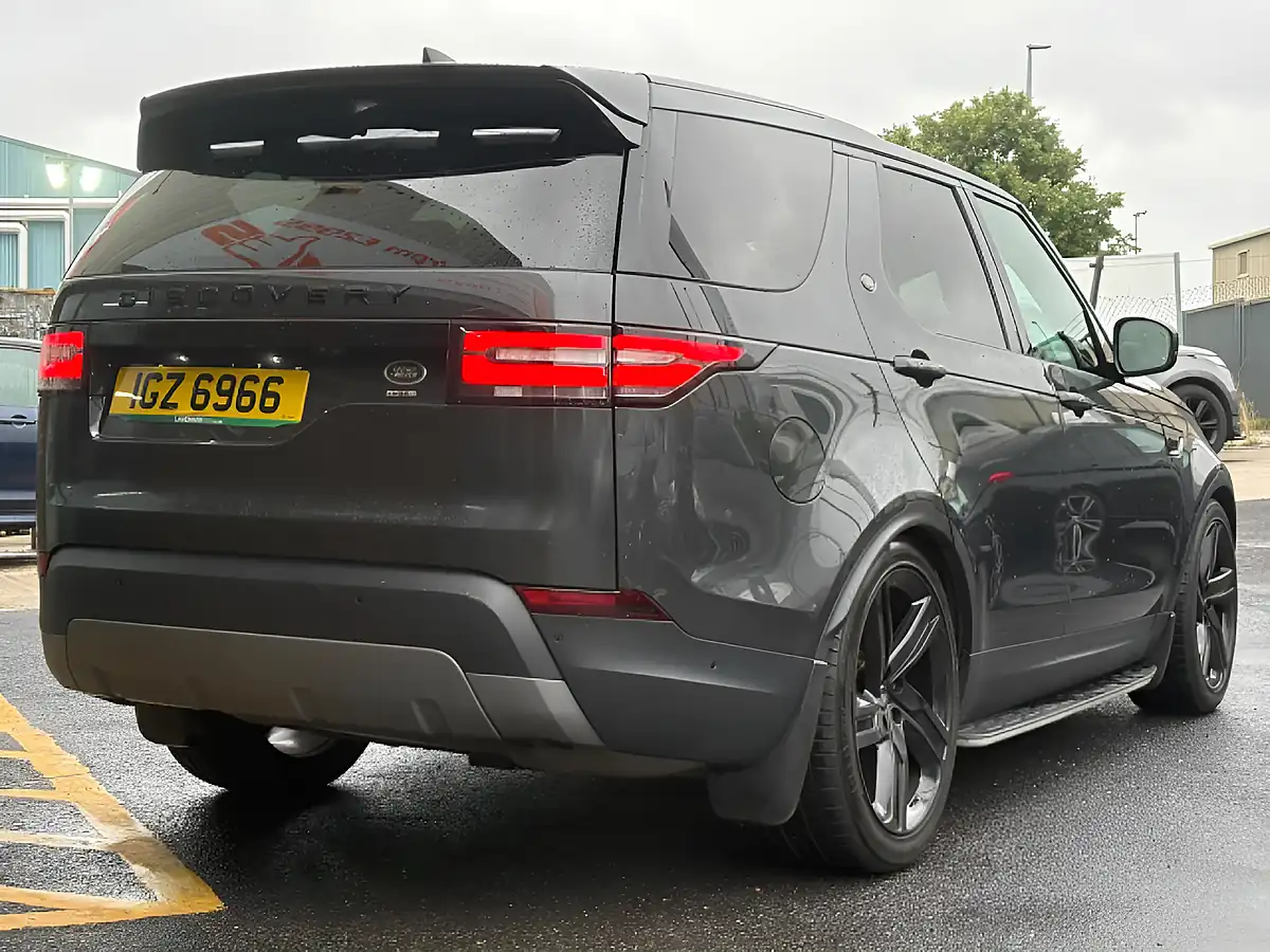 Used 2018 Land Rover Discovery Hse Corris Grey - Interior and Exterior details 9