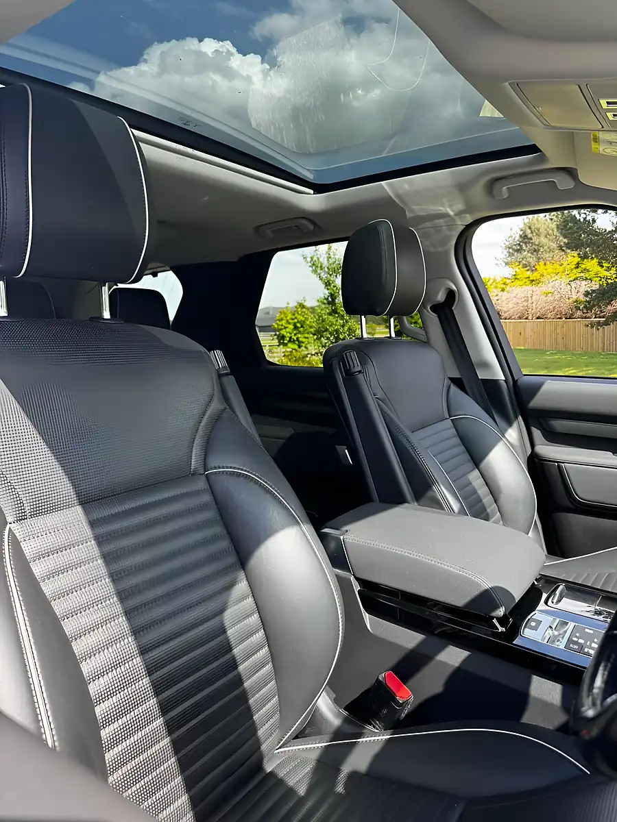 Used 2018 Land Rover Discovery Hse Grey - Interior and Exterior details 10