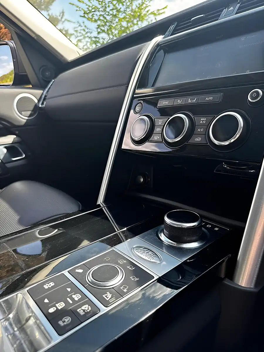 Used 2018 Land Rover Discovery Hse Grey - Interior and Exterior details 11