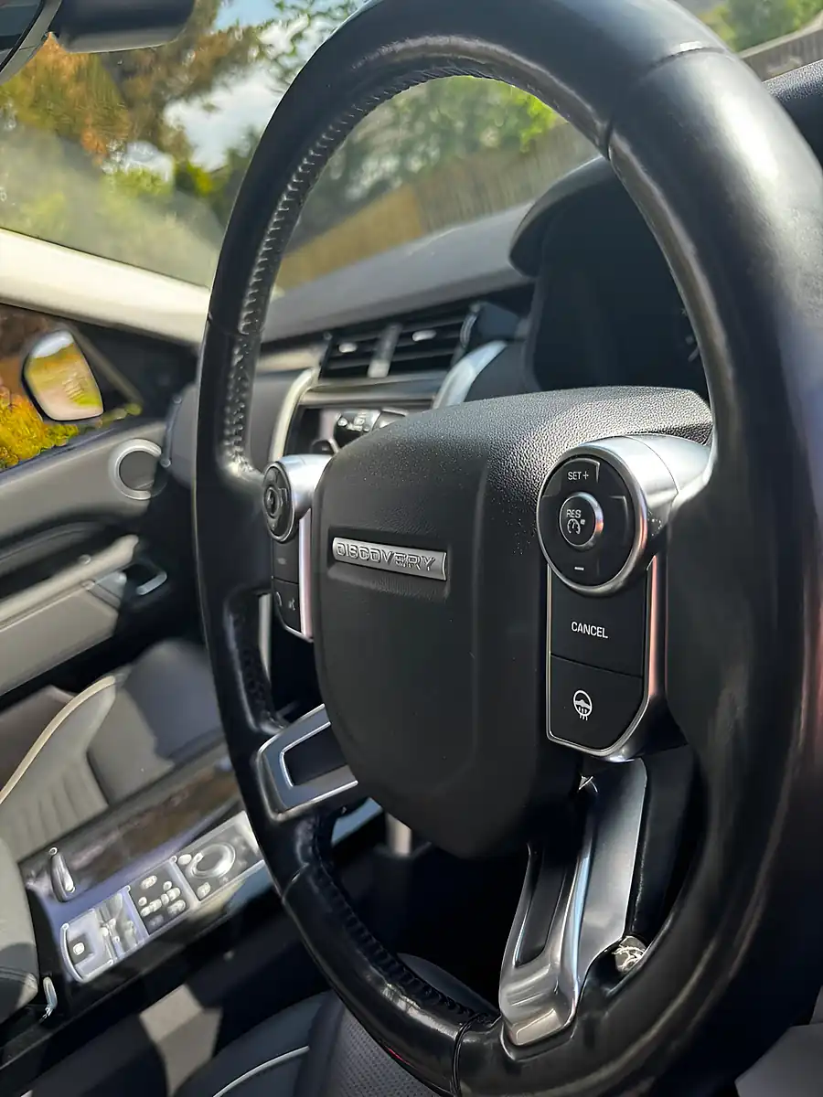 Used 2018 Land Rover Discovery Hse Grey - Interior and Exterior details 12