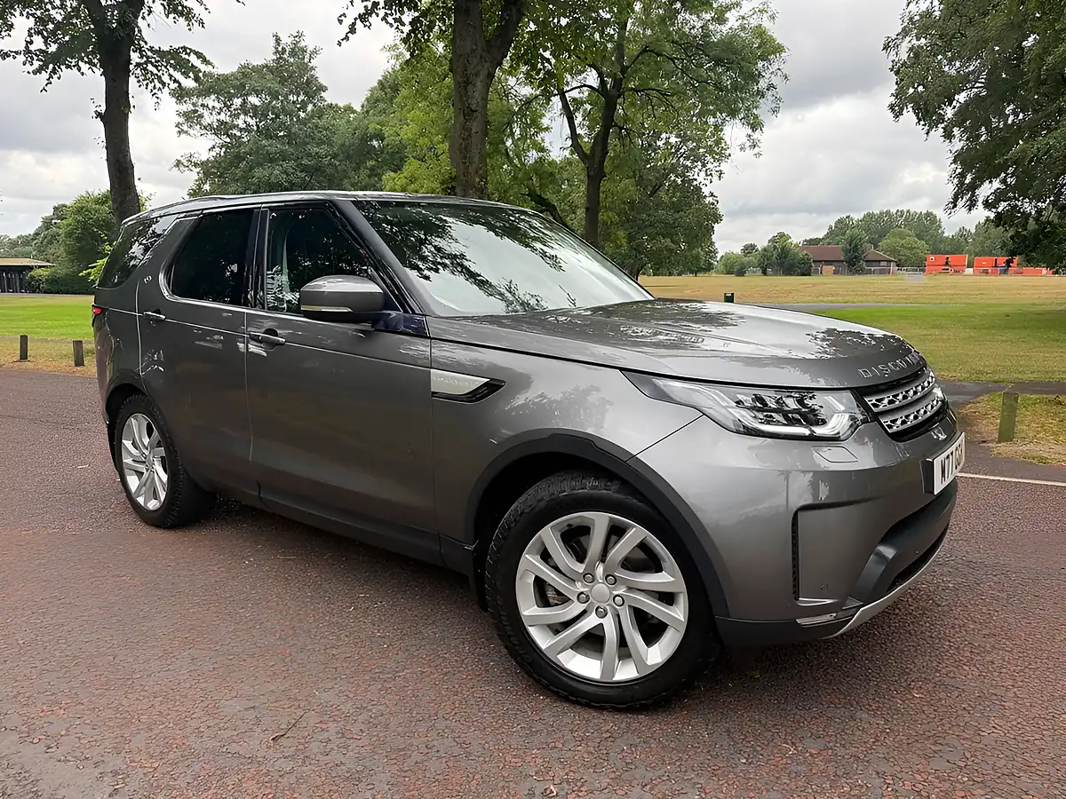 Used 2018 Land Rover Discovery Hse Grey - Front View