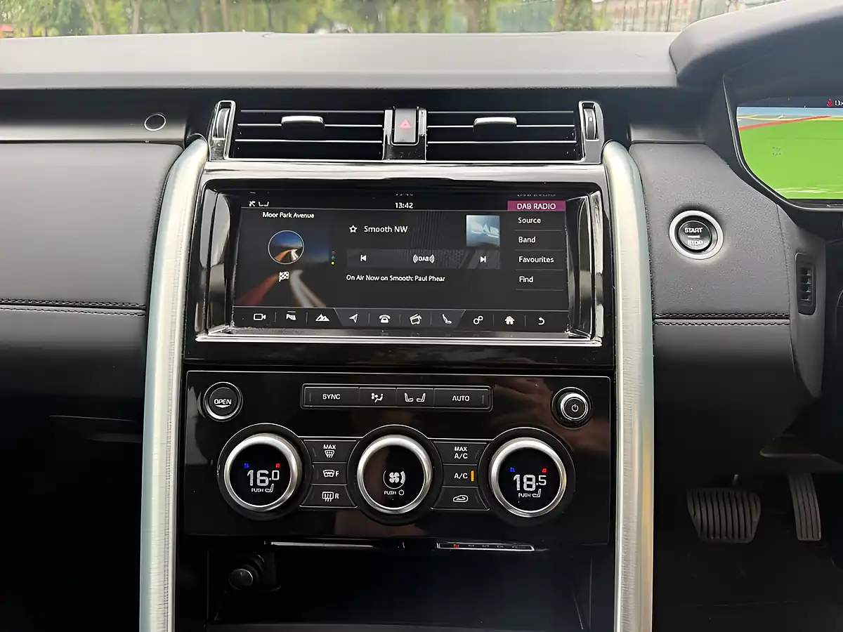 Used 2018 Land Rover Discovery Hse Grey - Interior and Exterior details 13