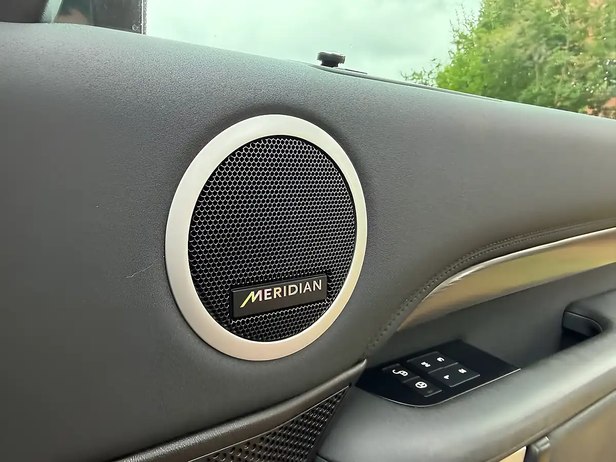 Used 2018 Land Rover Discovery Hse Grey - Interior and Exterior details 16