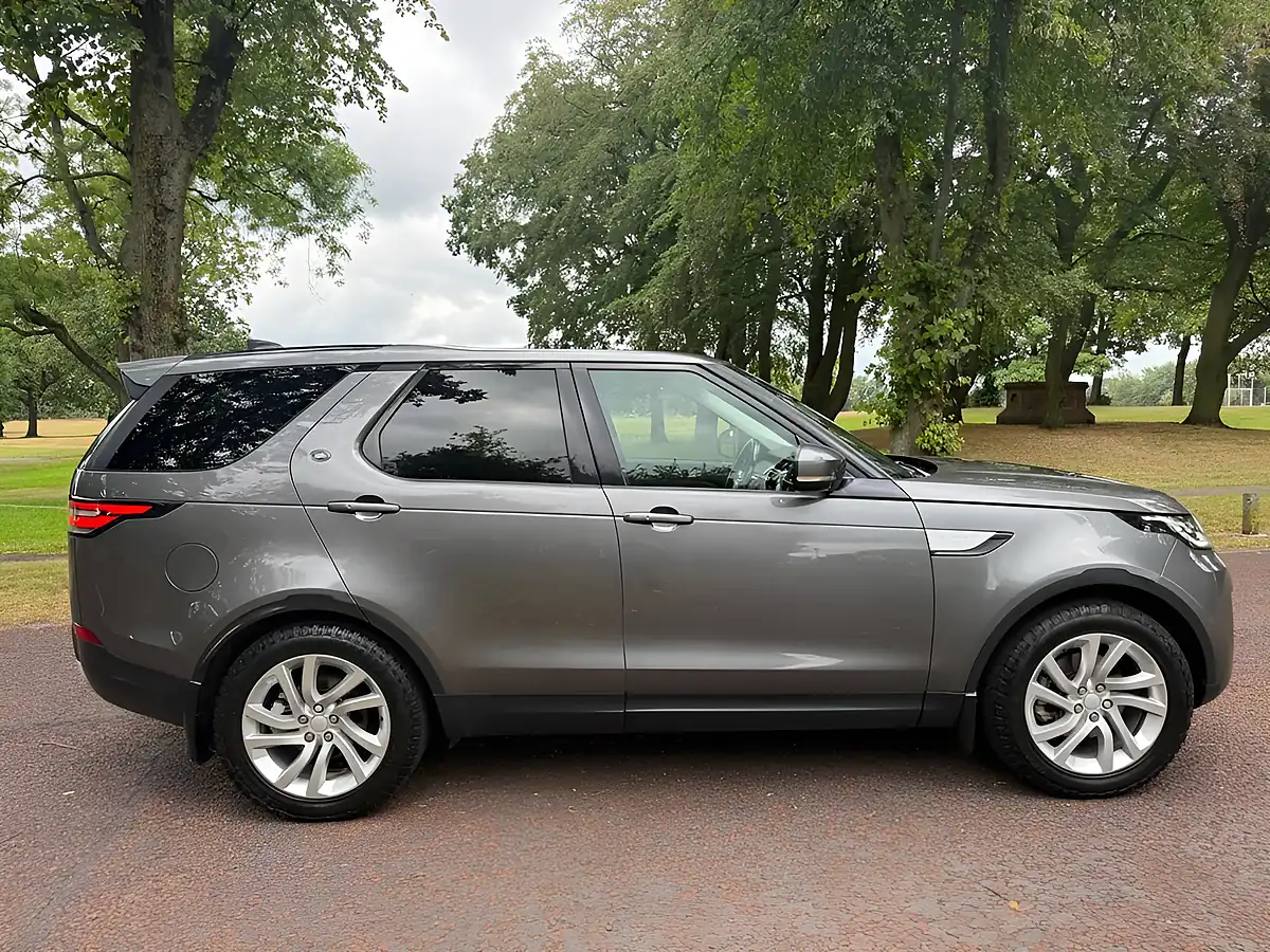 Used 2018 Land Rover Discovery Hse Grey - Interior and Exterior details 2