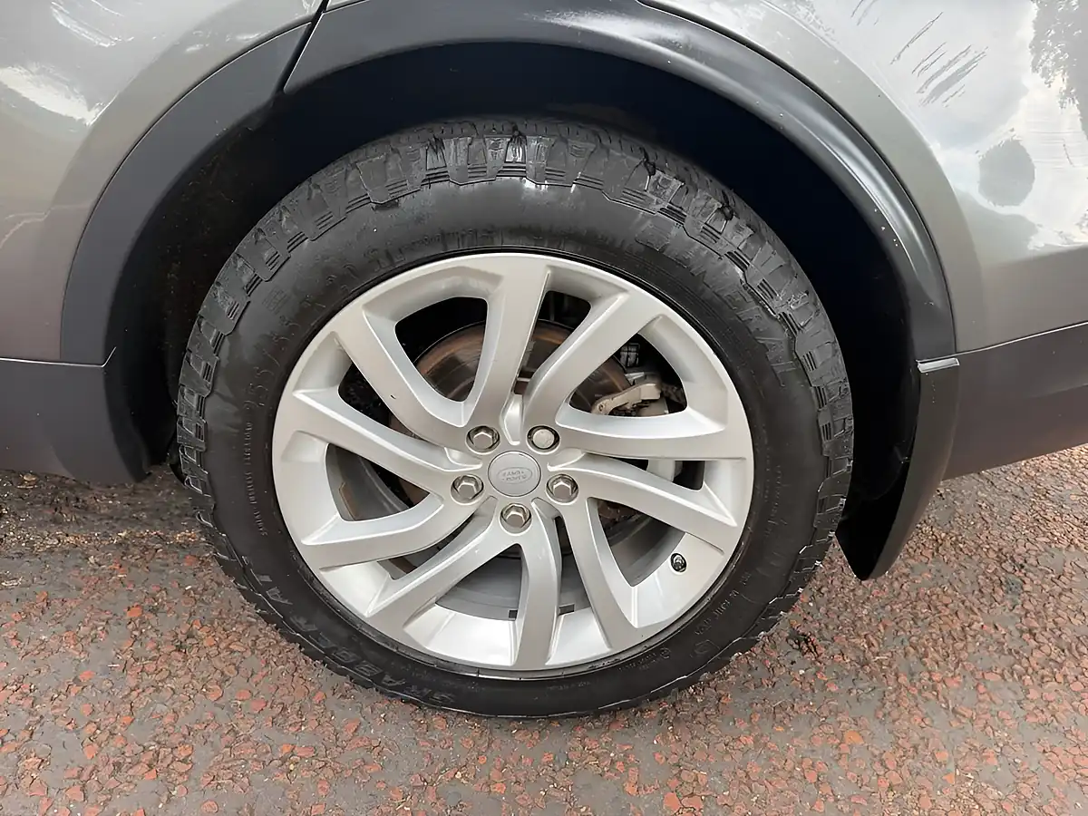 Used 2018 Land Rover Discovery Hse Grey - Interior and Exterior details 20