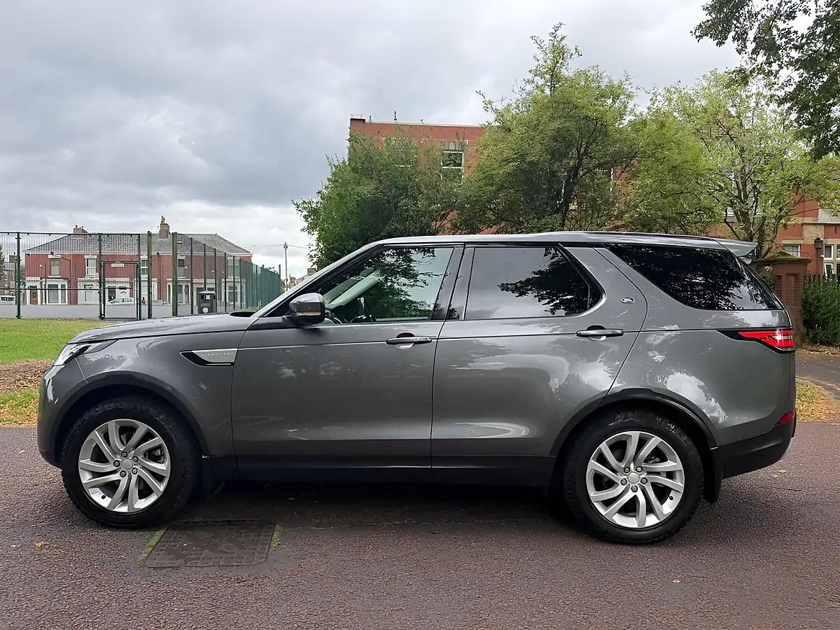 Used 2018 Land Rover Discovery Hse Grey - Interior and Exterior details 6