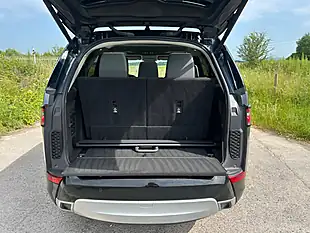 Used 2018 Land Rover Discovery Hse Luxury Blue - Interior and Exterior details 10