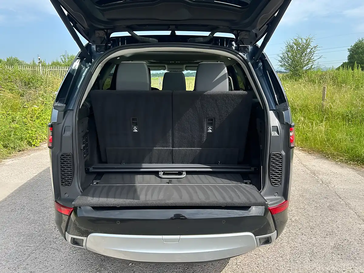 Used 2018 Land Rover Discovery Hse Luxury Blue - Interior and Exterior details 10