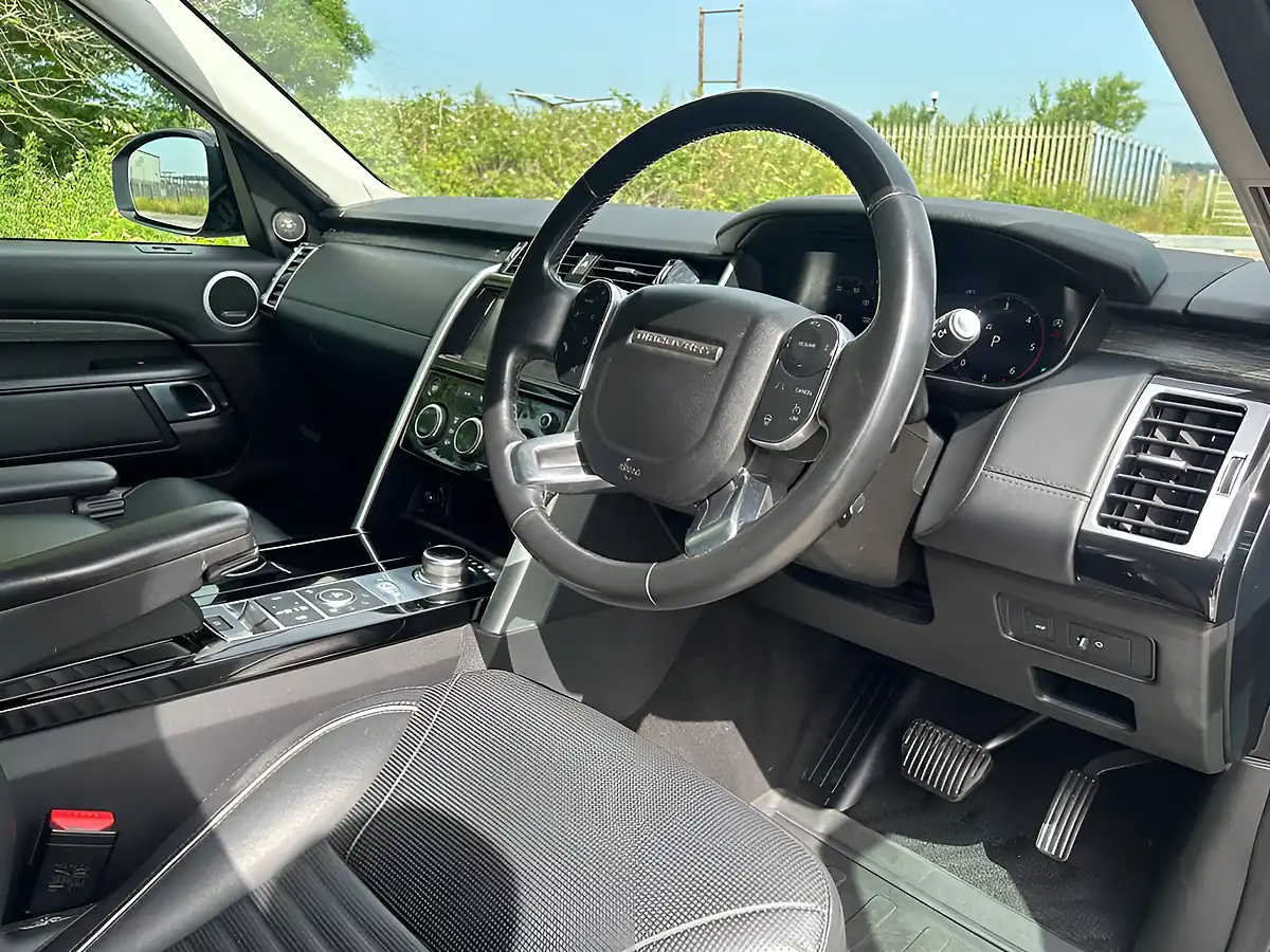 Used 2018 Land Rover Discovery Hse Luxury Blue - Interior and Exterior details 11