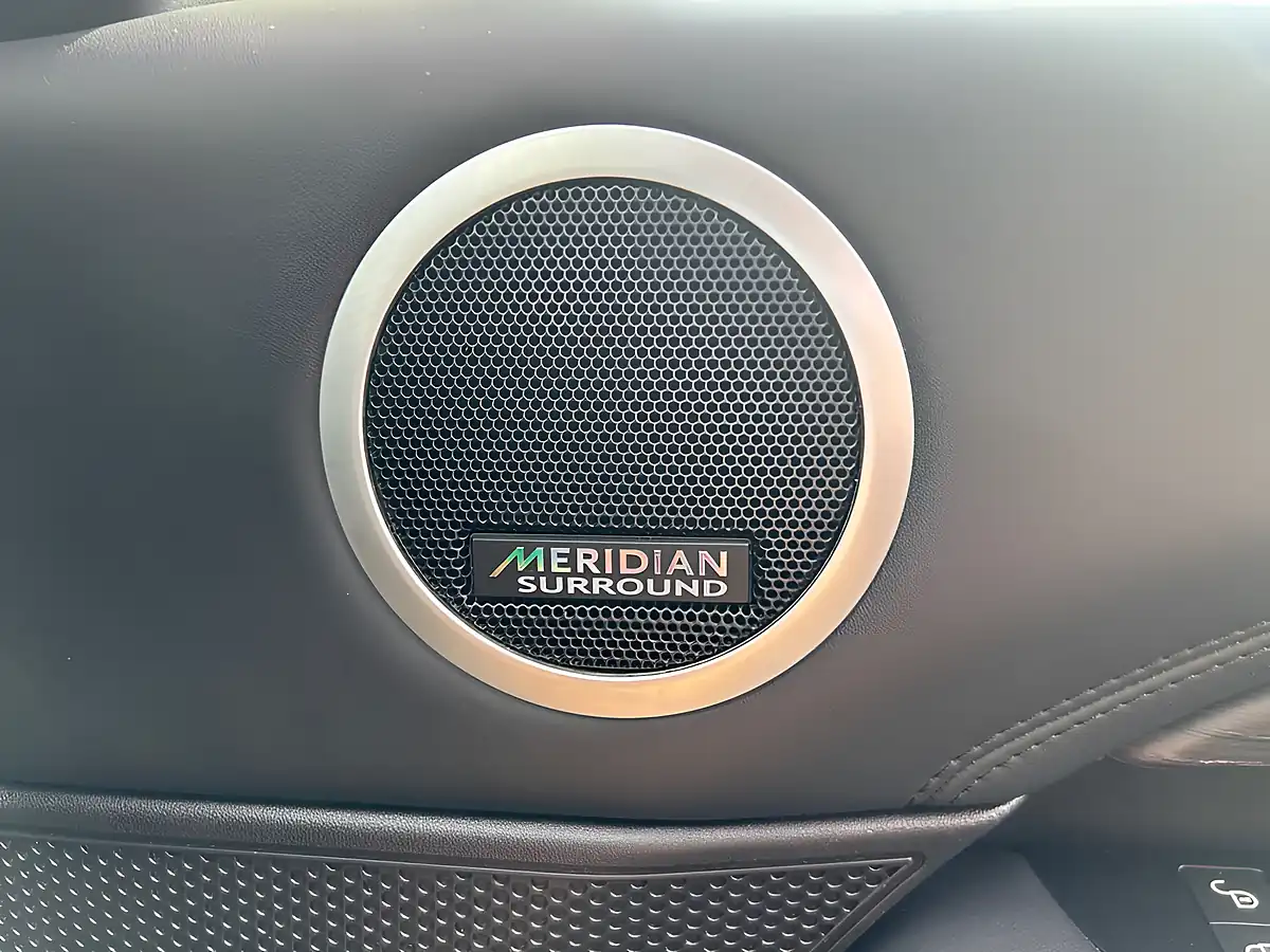 Used 2018 Land Rover Discovery Hse Luxury Blue - Interior and Exterior details 13