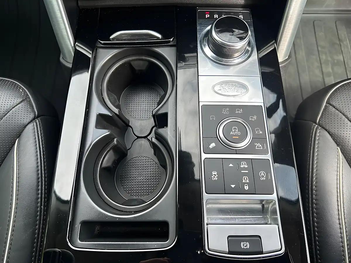 Used 2018 Land Rover Discovery Hse Luxury Blue - Interior and Exterior details 16
