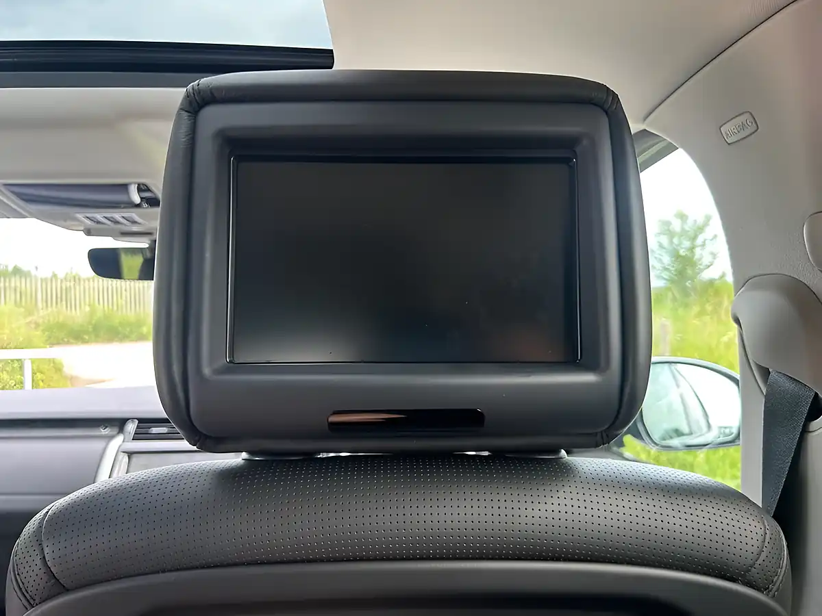 Used 2018 Land Rover Discovery Hse Luxury Blue - Interior and Exterior details 18