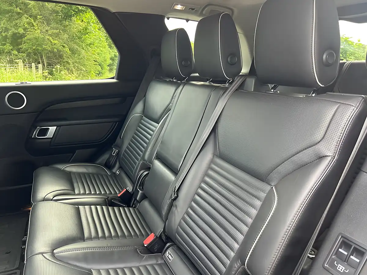 Used 2018 Land Rover Discovery Hse Luxury Blue - Interior and Exterior details 19