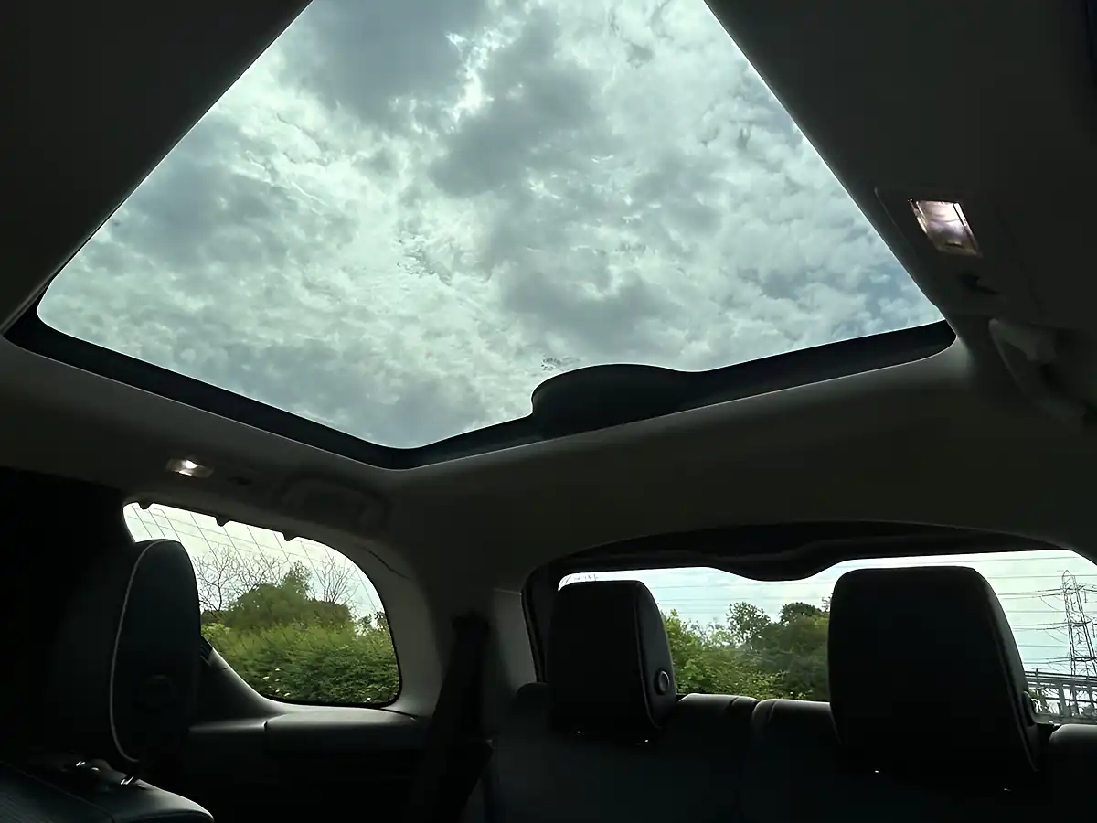 Used 2018 Land Rover Discovery Hse Luxury Blue - Interior and Exterior details 20