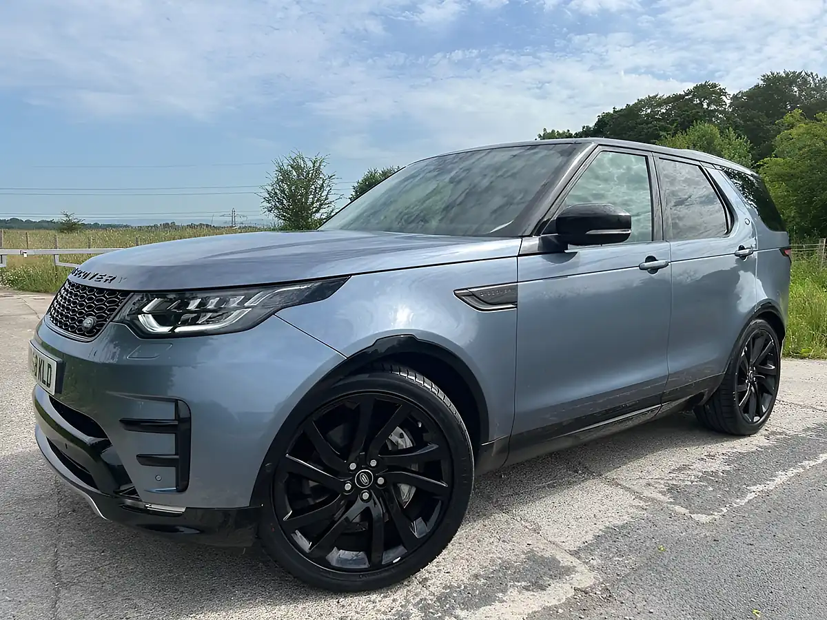 Used 2018 Land Rover Discovery Hse Luxury Blue - Interior and Exterior details 4