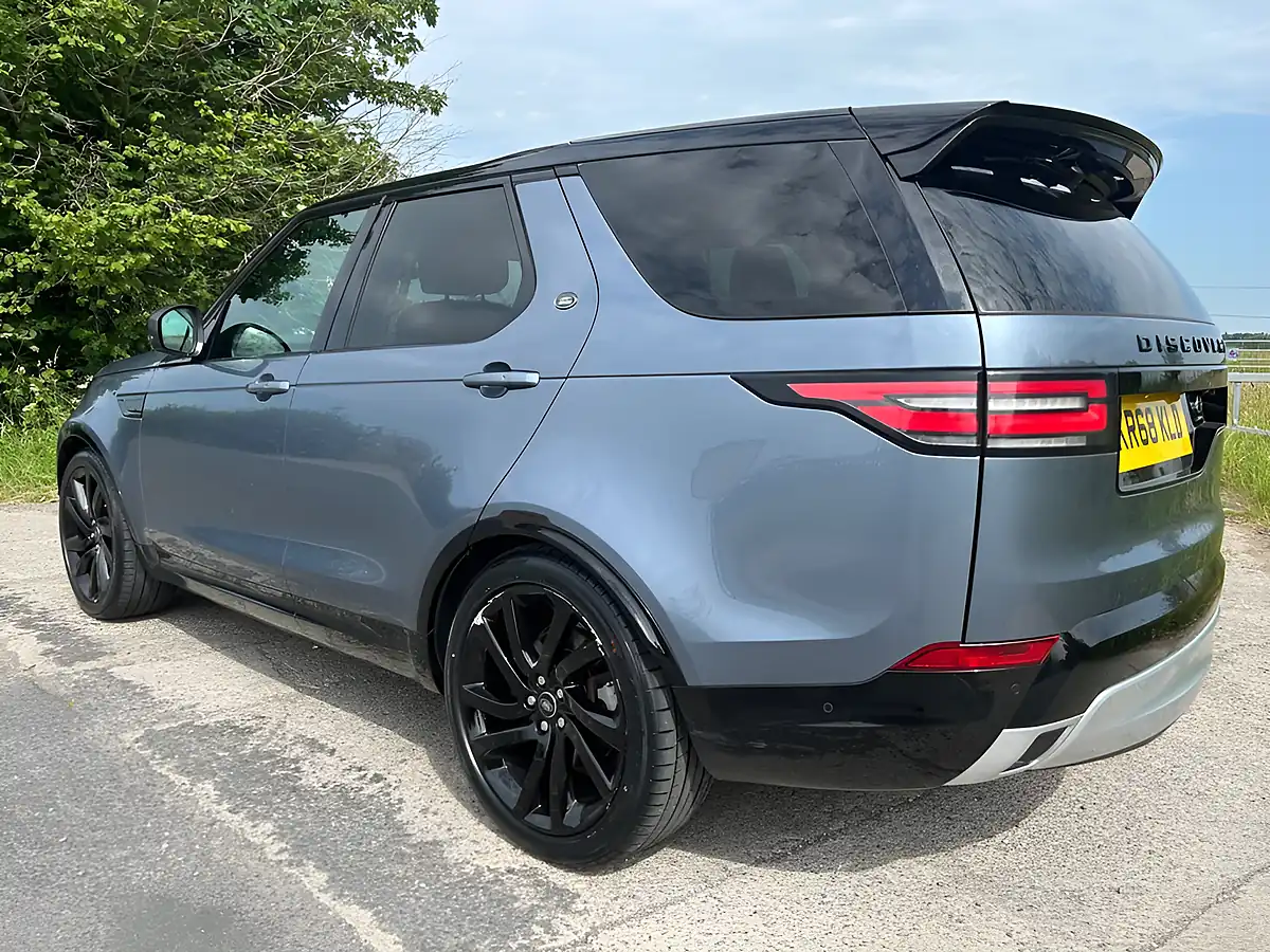 Used 2018 Land Rover Discovery Hse Luxury Blue - Interior and Exterior details 6