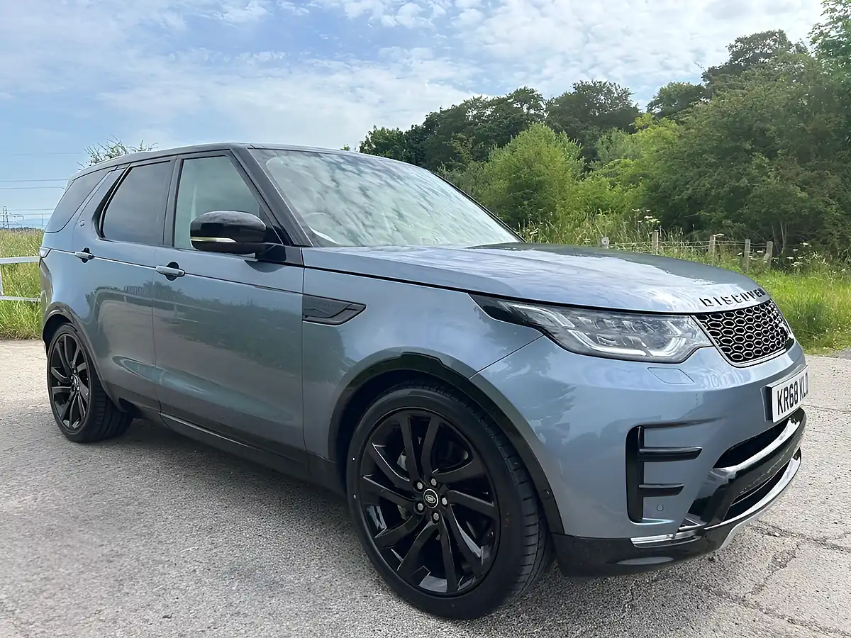 Used 2018 Land Rover Discovery Hse Luxury Blue - Interior and Exterior details 9