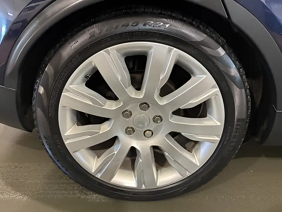 Used 2018 Land Rover Discovery Hse Luxury Blue - Interior and Exterior details 14