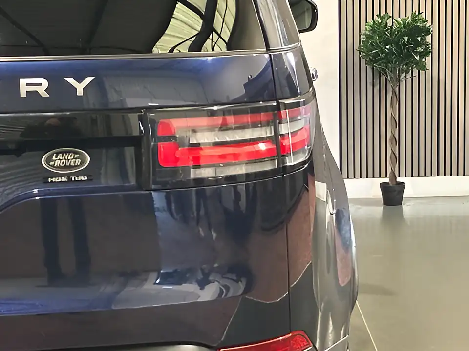 Used 2018 Land Rover Discovery Hse Luxury Blue - Interior and Exterior details 16