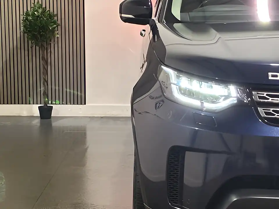 Used 2018 Land Rover Discovery Hse Luxury Blue - Interior and Exterior details 17