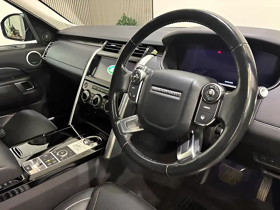 Used 2018 Land Rover Discovery Hse Luxury Blue - Interior and Exterior details 3