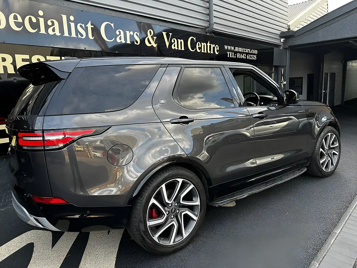 Used 2018 Land Rover Discovery Hse Luxury Carpathian Grey - Interior and Exterior details 4