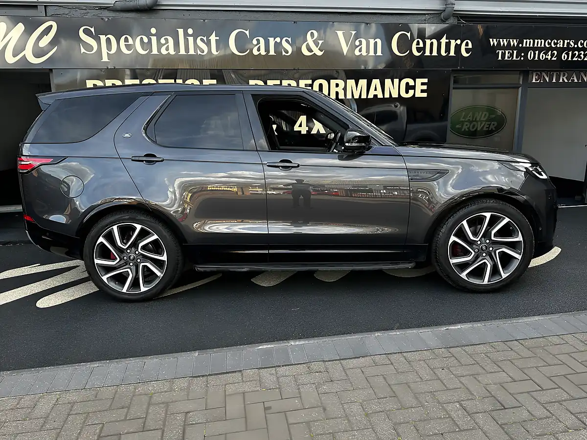 Used 2018 Land Rover Discovery Hse Luxury Carpathian Grey - Interior and Exterior details 6