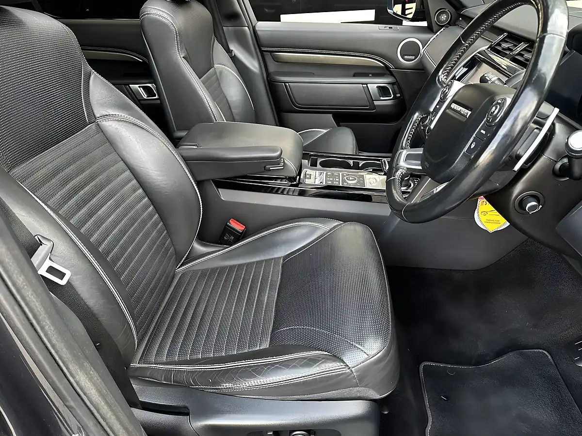 Used 2018 Land Rover Discovery Hse Luxury Carpathian Grey - Interior and Exterior details 7