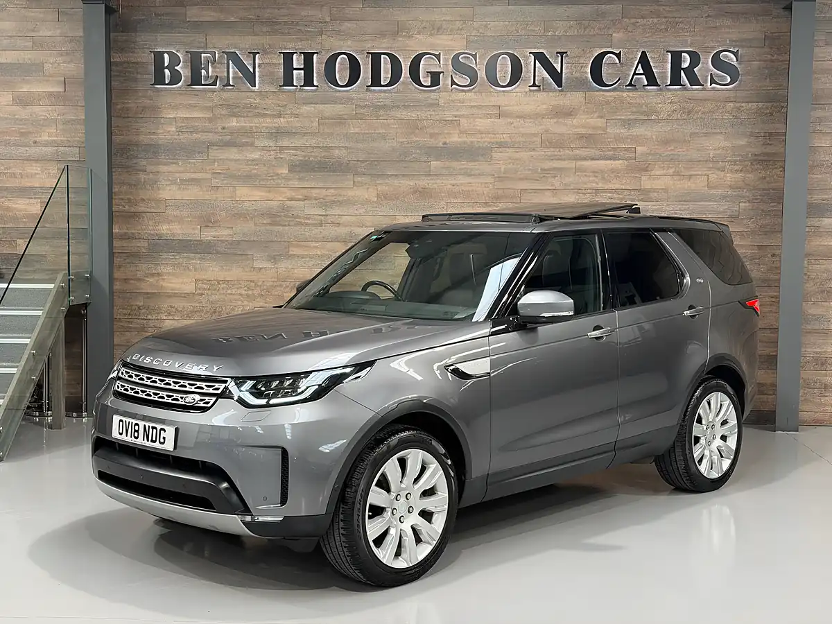 Used 2018 Land Rover Discovery Hse Luxury Grey - Front View