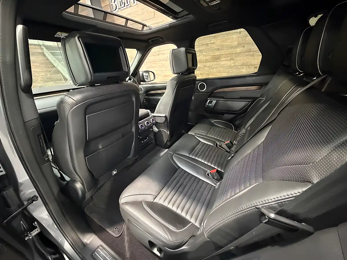 Used 2018 Land Rover Discovery Hse Luxury Grey - Interior and Exterior details 11