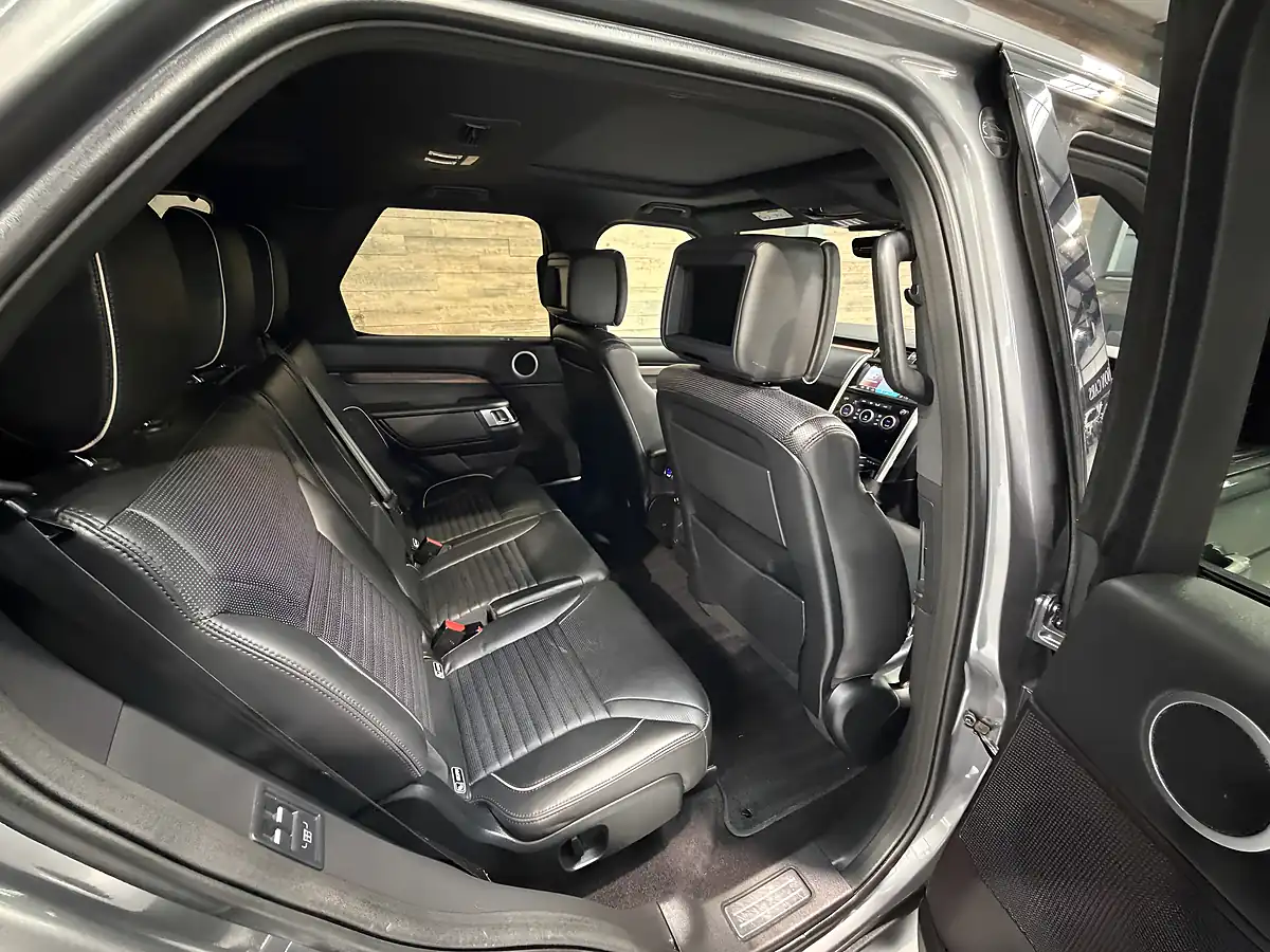 Used 2018 Land Rover Discovery Hse Luxury Grey - Interior and Exterior details 13