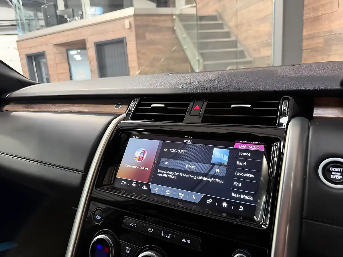 Used 2018 Land Rover Discovery Hse Luxury Grey - Interior and Exterior details 16