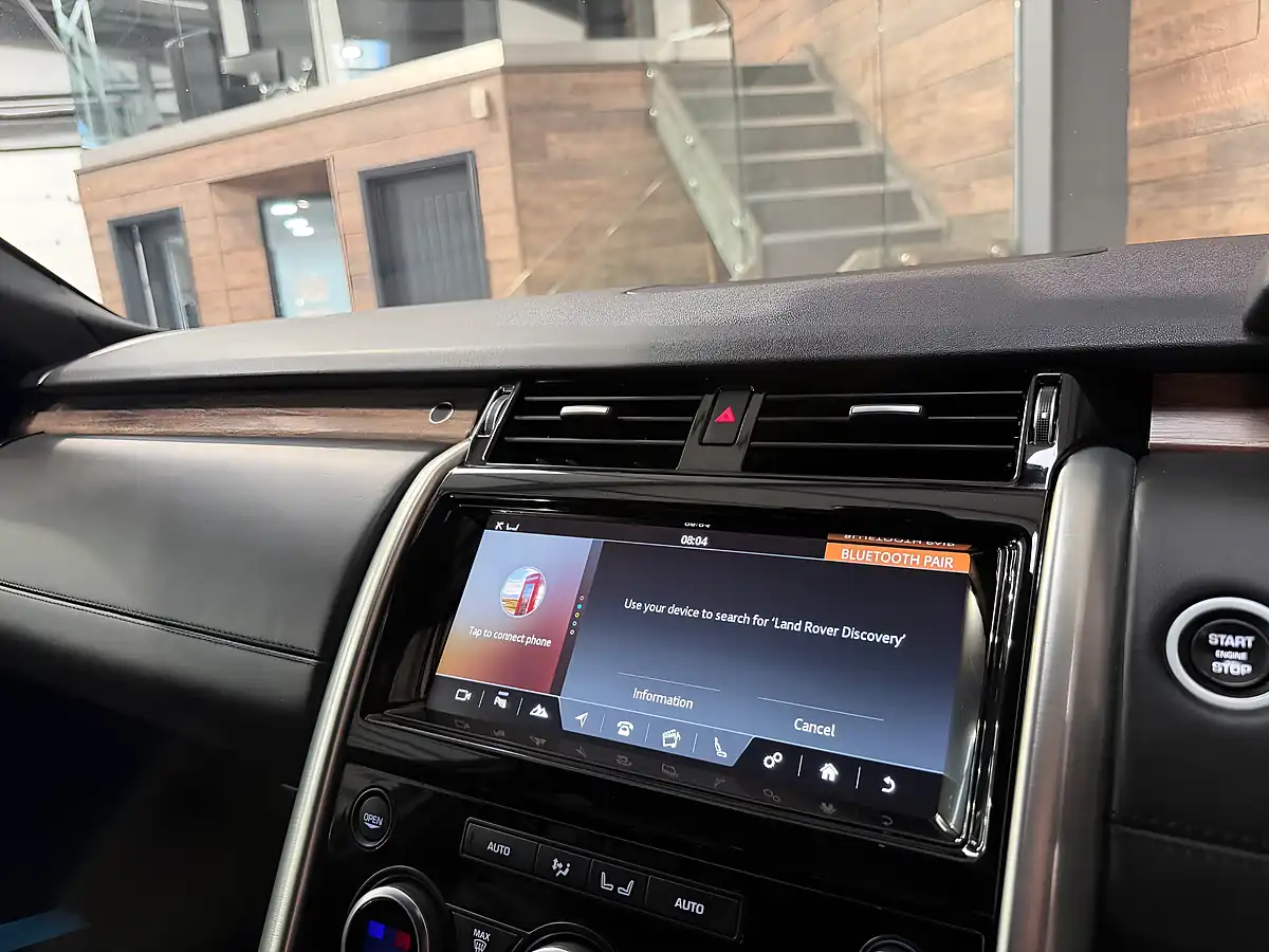 Used 2018 Land Rover Discovery Hse Luxury Grey - Interior and Exterior details 17