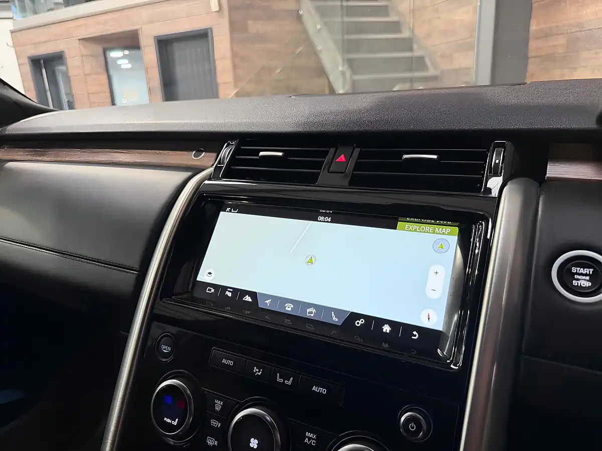 Used 2018 Land Rover Discovery Hse Luxury Grey - Interior and Exterior details 18