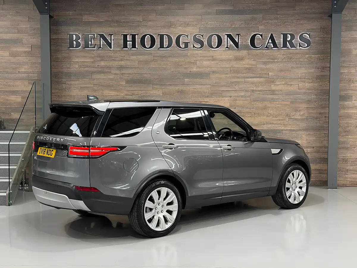 Used 2018 Land Rover Discovery Hse Luxury Grey - Interior and Exterior details 3