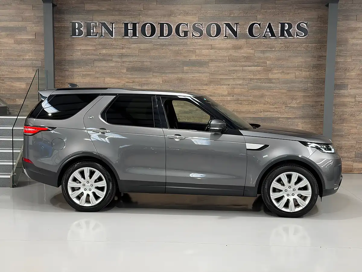 Used 2018 Land Rover Discovery Hse Luxury Grey - Interior and Exterior details 5