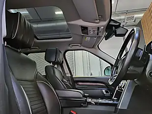 Used 2018 Land Rover Discovery Hse Luxury Indus Silver - Interior and Exterior details 11