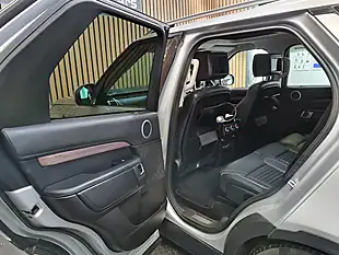 Used 2018 Land Rover Discovery Hse Luxury Indus Silver - Interior and Exterior details 15
