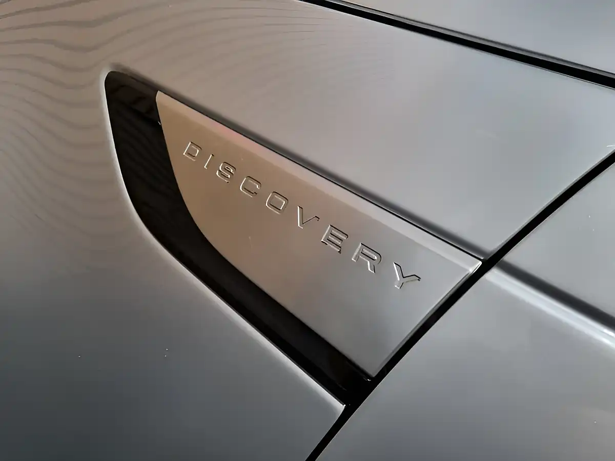 Used 2018 Land Rover Discovery Hse Luxury Indus Silver - Interior and Exterior details 19