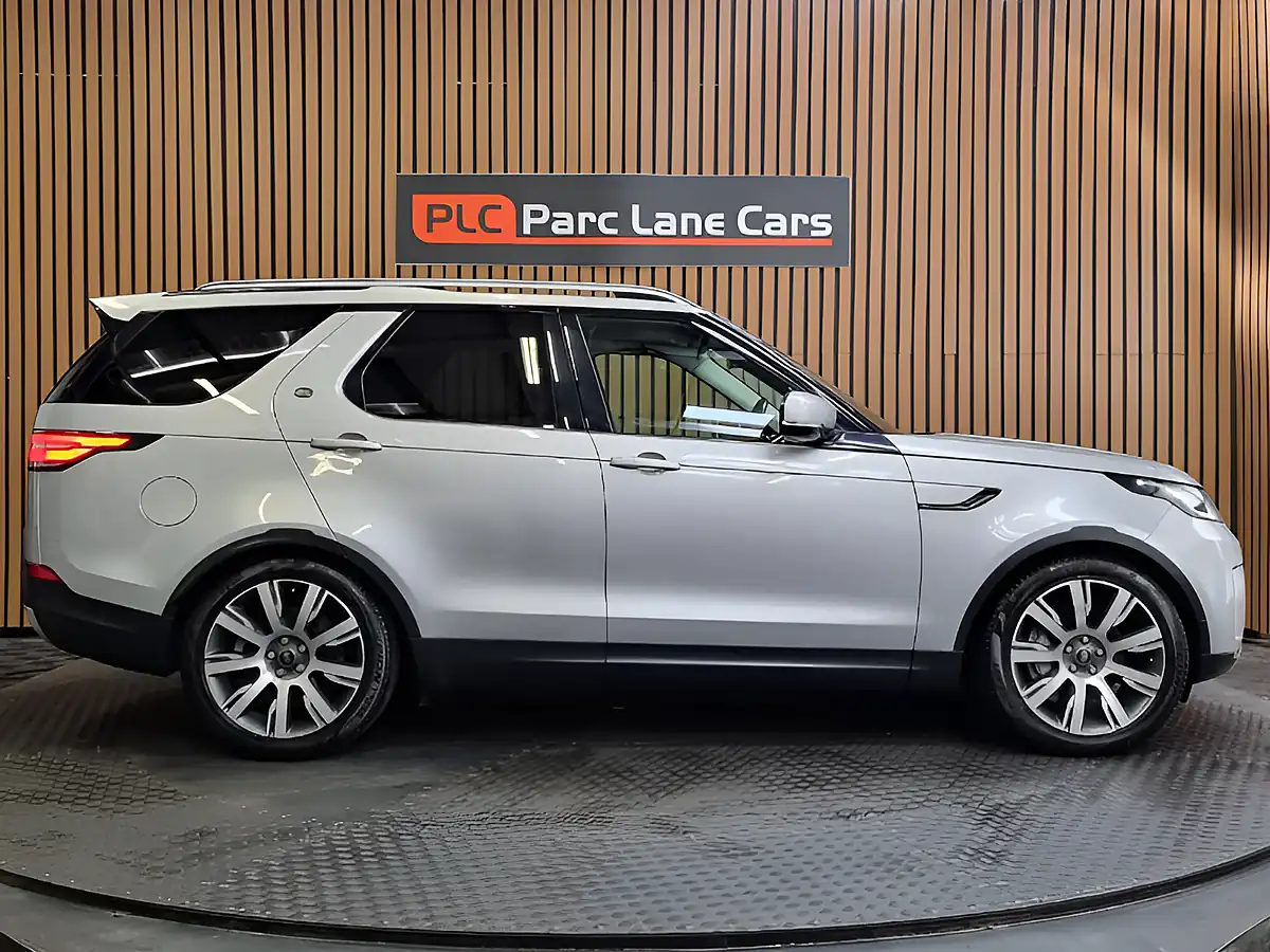 Used 2018 Land Rover Discovery Hse Luxury Indus Silver - Interior and Exterior details 2
