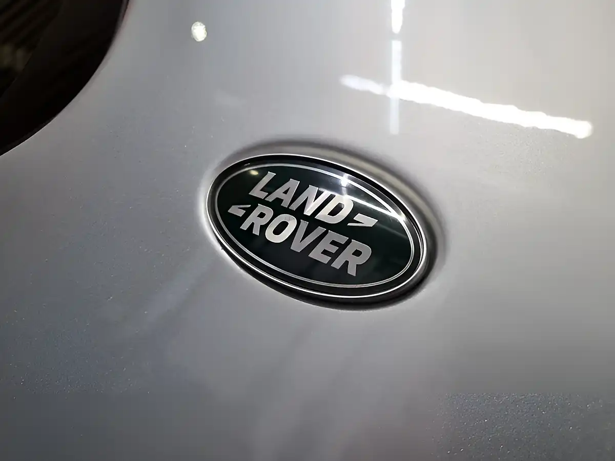 Used 2018 Land Rover Discovery Hse Luxury Indus Silver - Interior and Exterior details 20