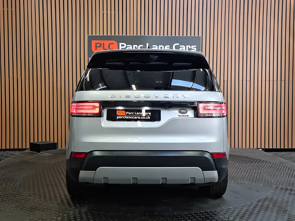 Used 2018 Land Rover Discovery Hse Luxury Indus Silver - Interior and Exterior details 5