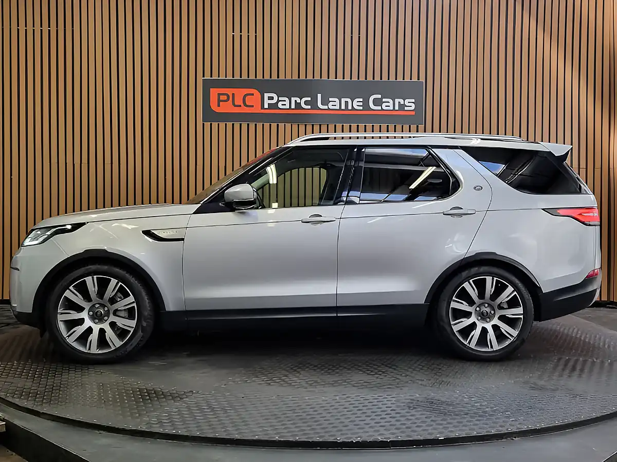 Used 2018 Land Rover Discovery Hse Luxury Indus Silver - Interior and Exterior details 9