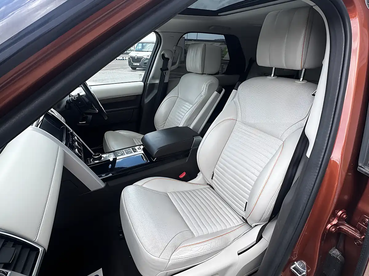 Used 2018 Land Rover Discovery Hse Luxury Orange - Interior and Exterior details 10