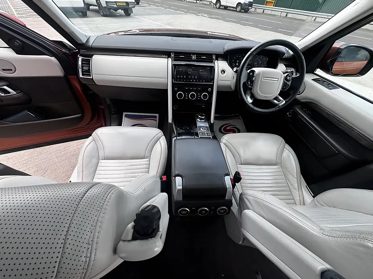 Used 2018 Land Rover Discovery Hse Luxury Orange - Interior and Exterior details 15