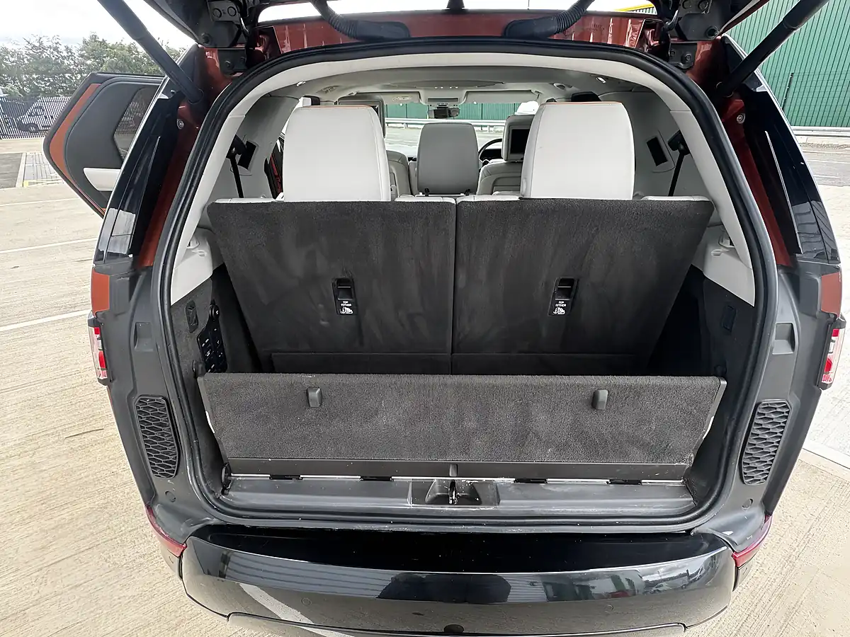 Used 2018 Land Rover Discovery Hse Luxury Orange - Interior and Exterior details 16