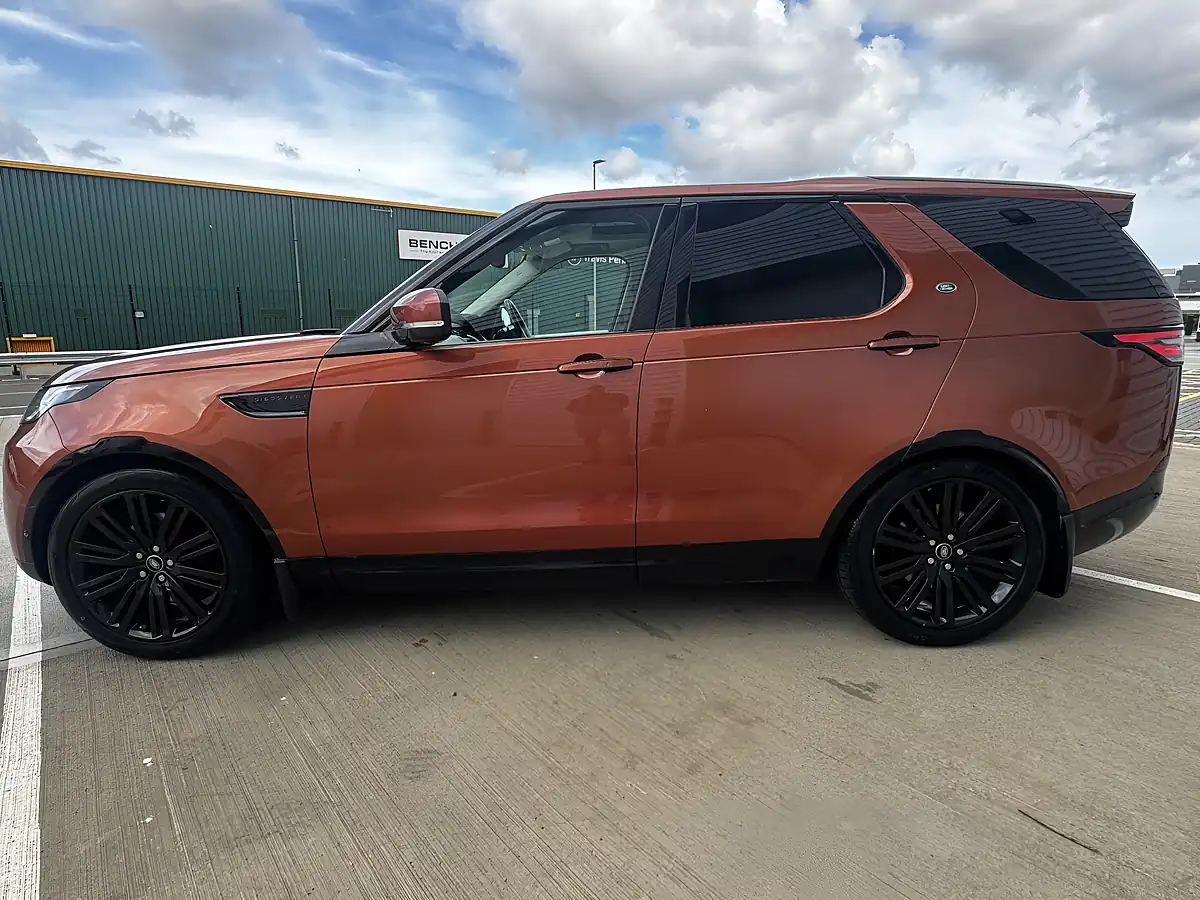 Used 2018 Land Rover Discovery Hse Luxury Orange - Interior and Exterior details 9
