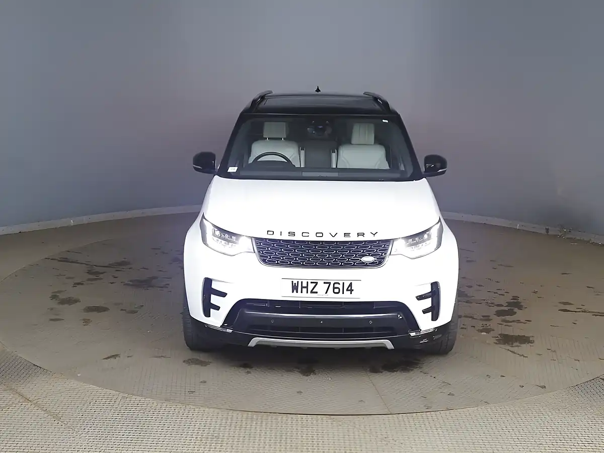 Used 2018 Land Rover Discovery Hse Luxury White - Interior and Exterior details 10